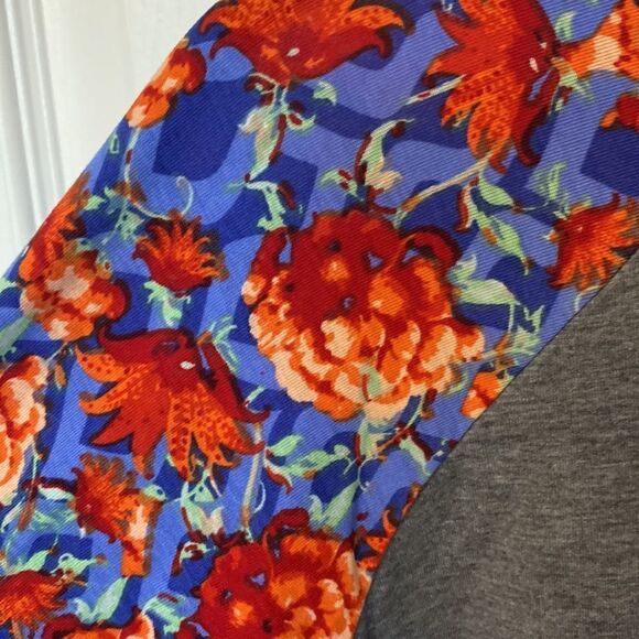 Lularoe- NWOT- randy tee- size small - Picture 4 of 7